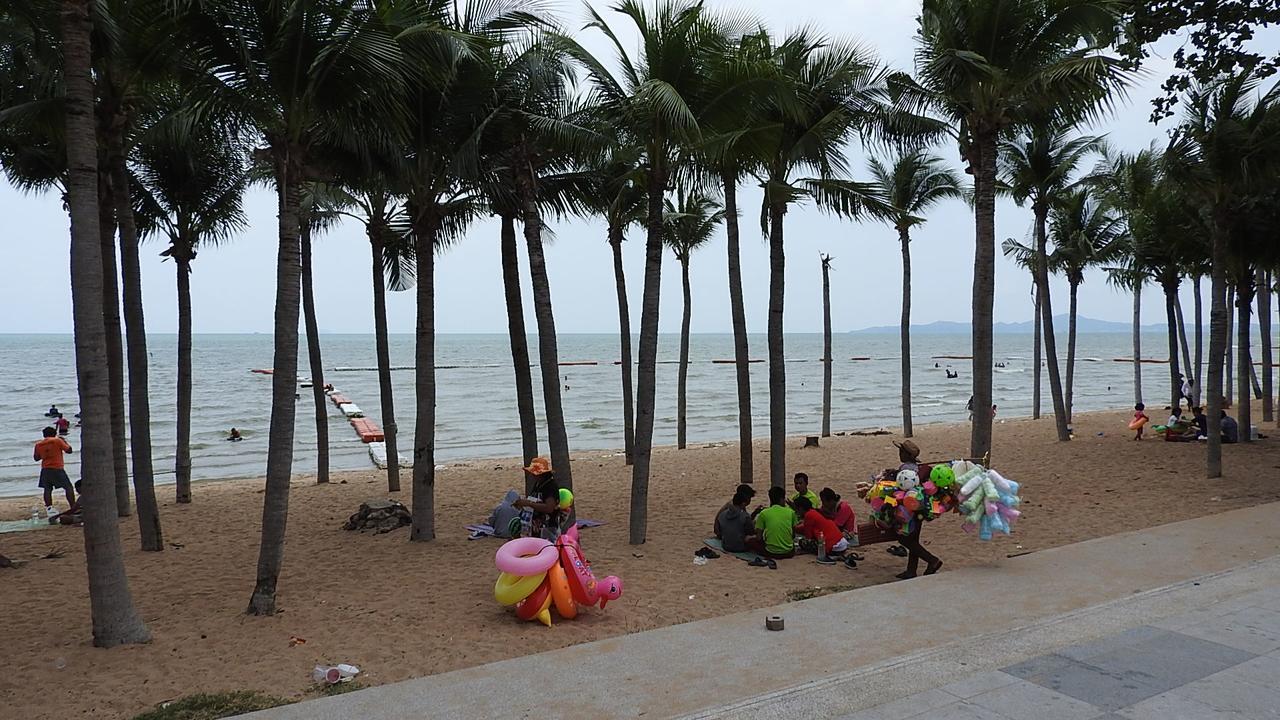 Luxurious Apartment On Jomtien Beach Road Bagian luar foto